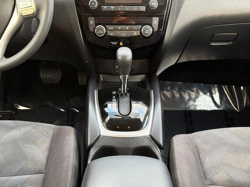 Used 2016 Nissan Rogue SV image 20