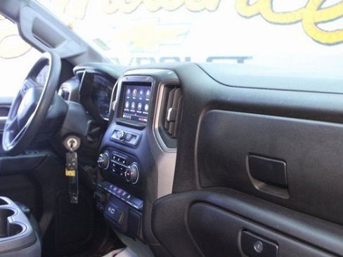 Used 2021 Chevrolet Silverado 1500 Custom Trail Boss w/ LPO, Dark Essentials Package image 9