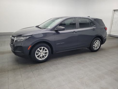 Used 2022 Chevrolet Equinox LS image 2