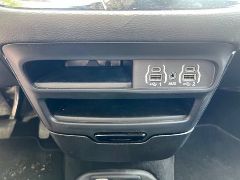 Used 2024 Chrysler Pacifica Limited FWD image 23
