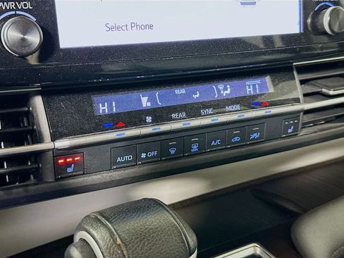 Used 2021 Toyota Sienna XLE image 17