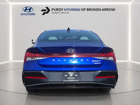 Certified 2025 Hyundai Elantra Limited FWD image 6