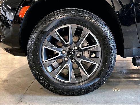 Used 2023 Chevrolet Tahoe Z71 w/ Luxury Package AWD/4WD image 7