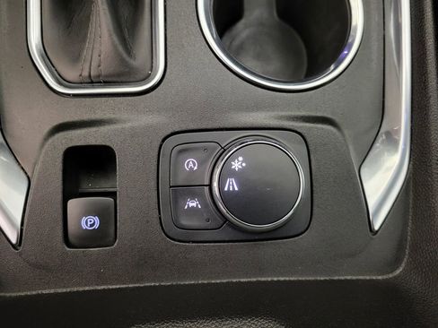 Used 2023 Chevrolet Traverse LT image 7