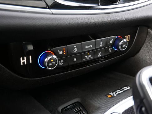 Used 2021 Buick Enclave Avenir w/ Avenir Technology Package AWD/4WD image 25
