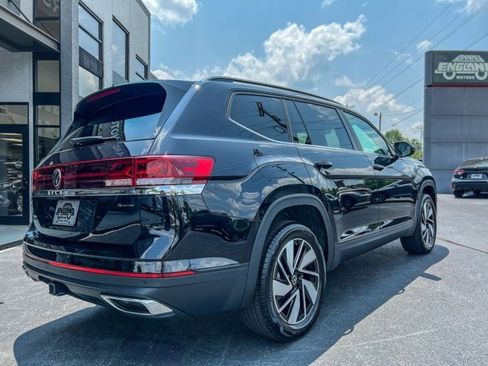 Used 2025 Volkswagen Atlas SE image 3