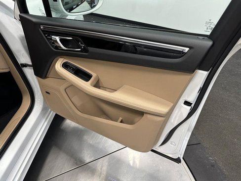 New 2025 Porsche Macan image 40