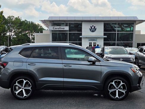 Used 2025 Volkswagen Taos SEL AWD/4WD image 6