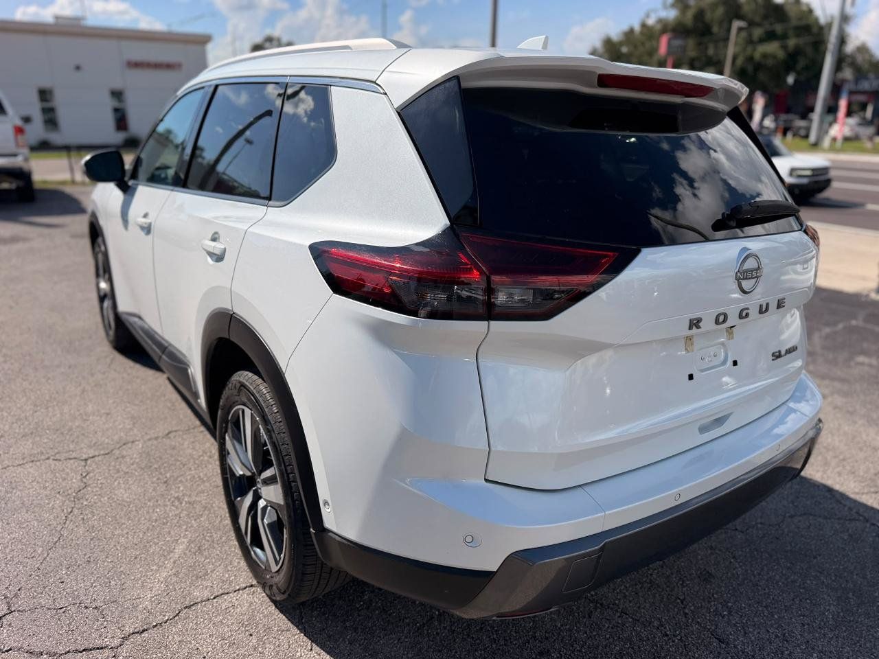 Used 2026 Nissan Rogue SL AWD/4WD image 9