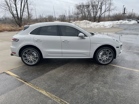 Used 2020 Porsche Macan Turbo image 9