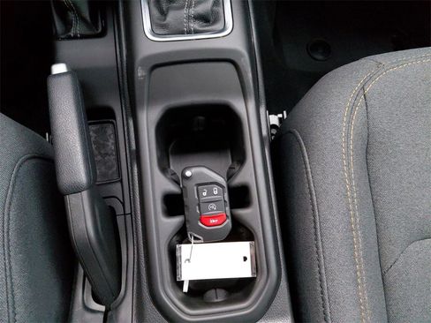 Used 2025 Jeep Wrangler Willys image 33