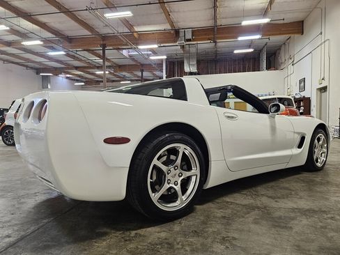 Used 2004 Chevrolet Corvette Coupe w/ Roof Package RWD image 8