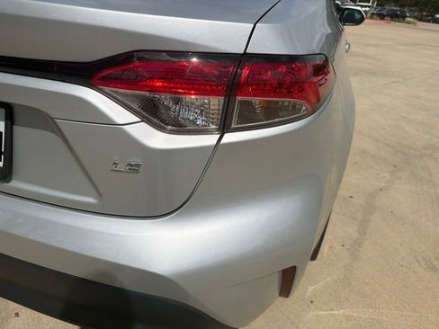 Used 2024 Toyota Corolla LE FWD image 9