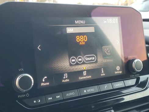 Used 2024 Nissan Pathfinder SV image 27