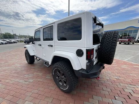 Used 2018 Jeep Wrangler Unlimited Rubicon AWD/4WD image 16