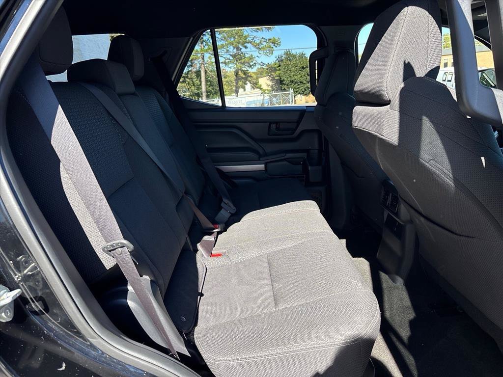 Used 2025 Toyota 4Runner SR5 AWD/4WD image 11