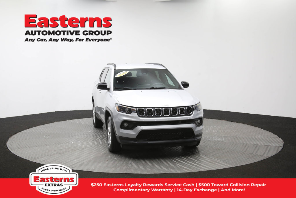 Used 2024 Jeep Compass Latitude AWD/4WD image 52