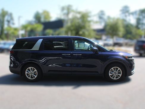 Certified 2024 Kia Carnival LX FWD image 16