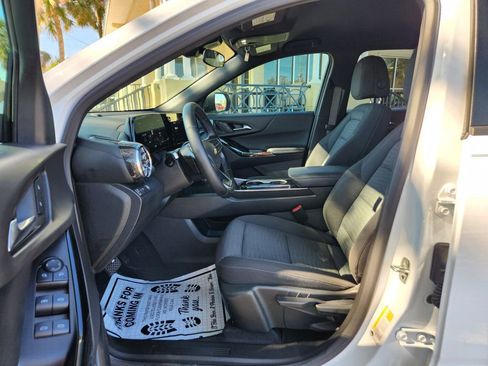 Used 2025 Chevrolet Equinox LT image 9