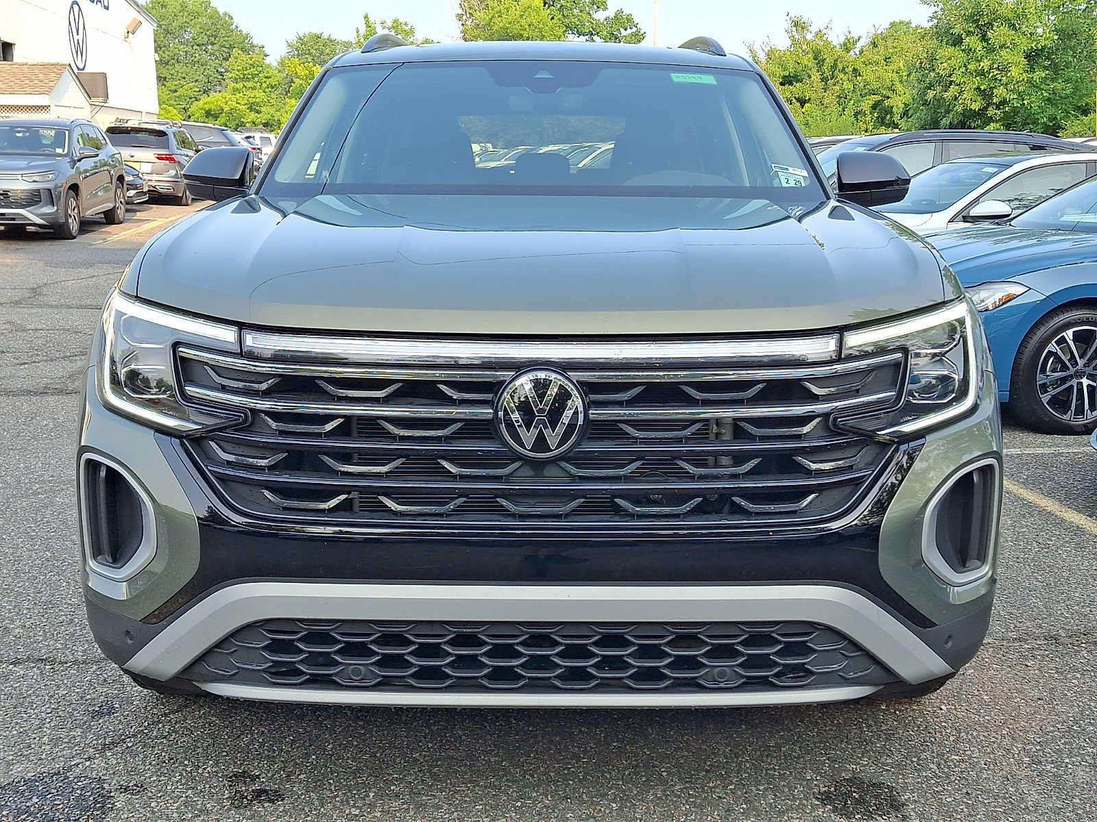 Certified 2024 Volkswagen Atlas Peak Edition SE AWD/4WD image 2