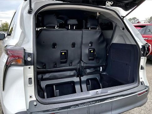 Used 2023 Toyota Sienna LE image 36