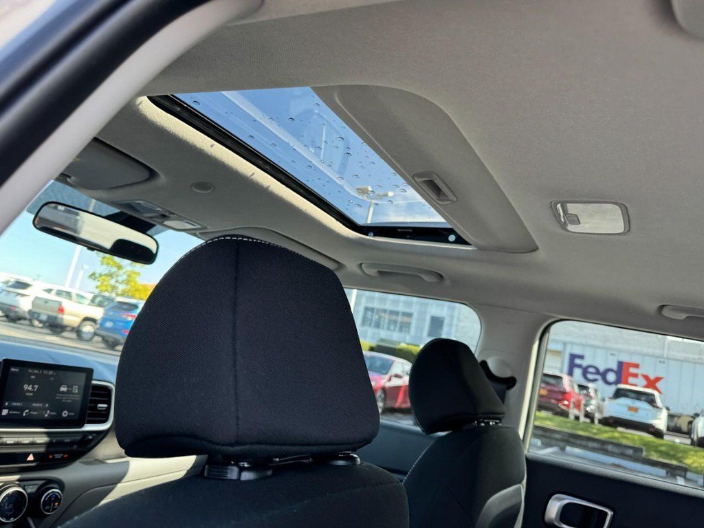 Certified 2025 Hyundai Venue SEL FWD image 11