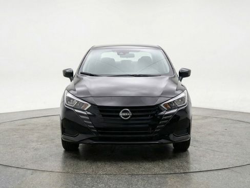 Used 2025 Nissan Versa SV FWD image 2