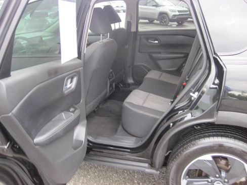 Used 2025 Nissan Rogue SV AWD/4WD image 9