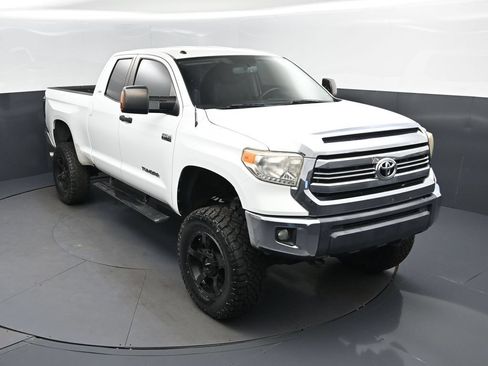 Used 2016 Toyota Tundra SR5 w/ SR5 Upgrade Package AWD/4WD image 1