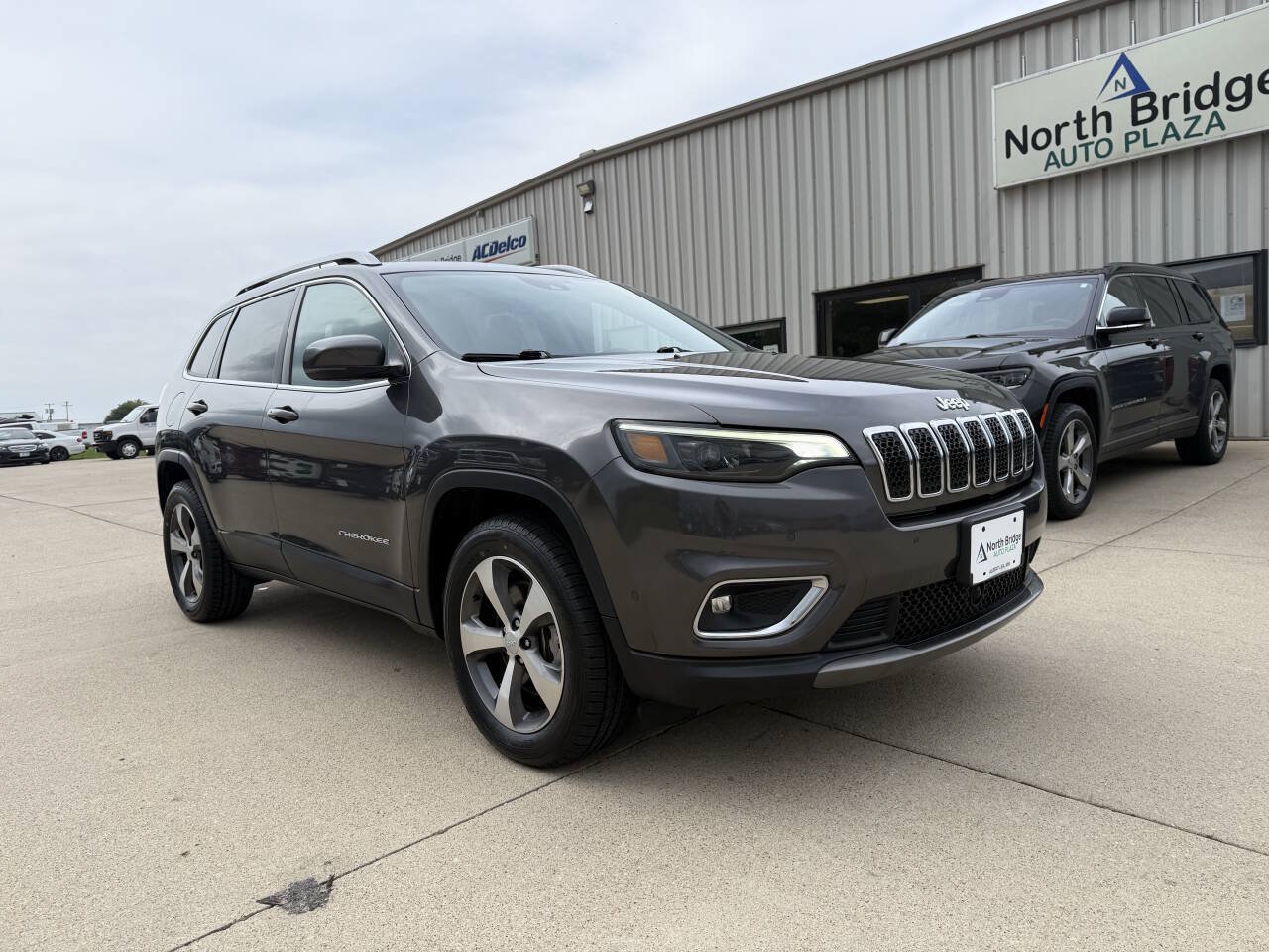 Used 2021 Jeep Cherokee Limited AWD/4WD image 1