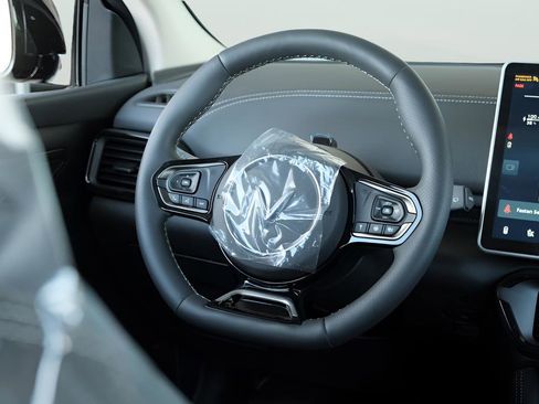 New 2025 VinFast VF 8 Eco image 8