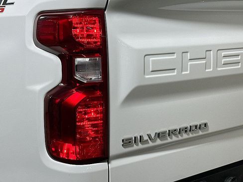 Used 2022 Chevrolet Silverado 1500 Custom Trail Boss AWD/4WD image 30