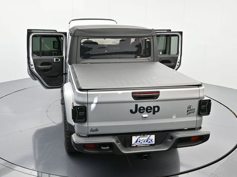 Certified 2022 Jeep Gladiator Willys image 45