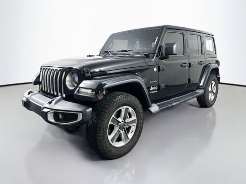 Used 2018 Jeep Wrangler Unlimited Sahara w/ Cold Weather Group AWD/4WD image 3