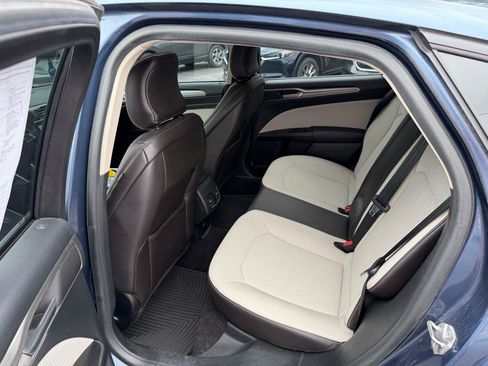 Used 2019 Ford Fusion SE w/ Equipment Group 151A FWD image 12