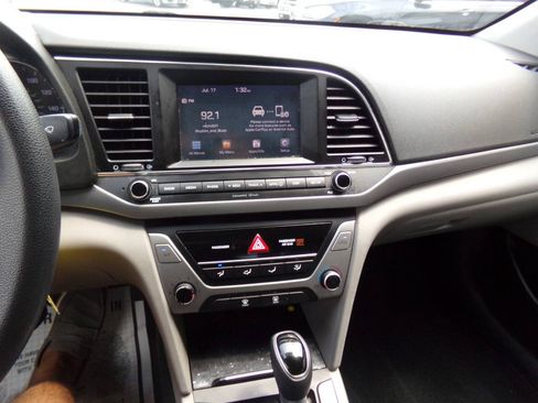 Used 2017 Hyundai Elantra SE FWD image 52