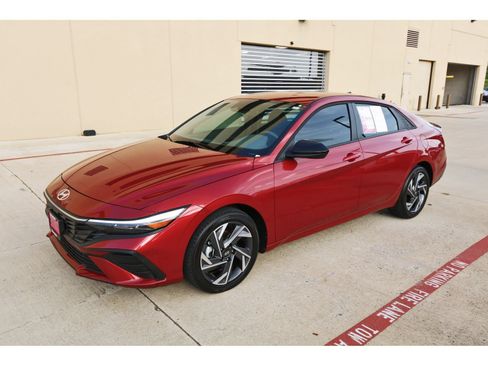 Certified 2025 Hyundai Elantra Sport w/ Cargo Package FWD image 3