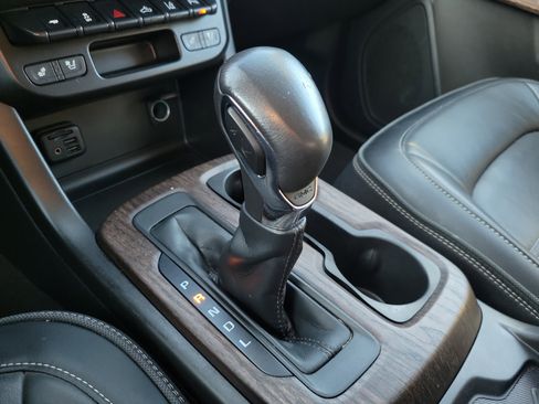 Used 2022 GMC Canyon Denali image 28