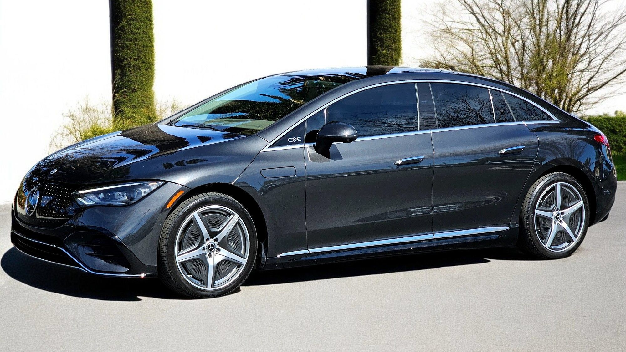 Used 2023 Mercedes-Benz EQE 500 4MATIC Sedan w/ Exclusive Trim Package image 1