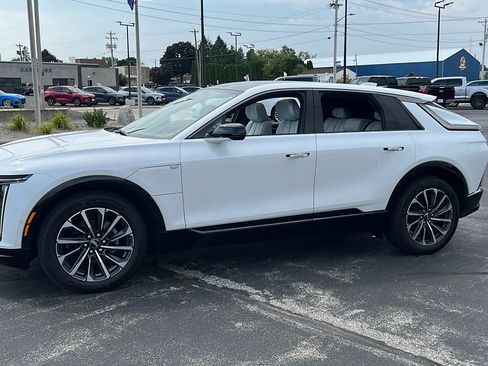 Used 2024 Cadillac Lyriq Sport image 2