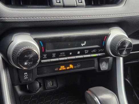 Used 2023 Toyota RAV4 XLE Premium image 18