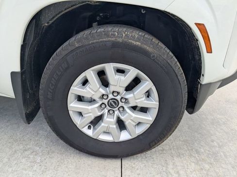 Used 2024 Nissan Frontier SV w/ SV Convenience Package RWD image 10