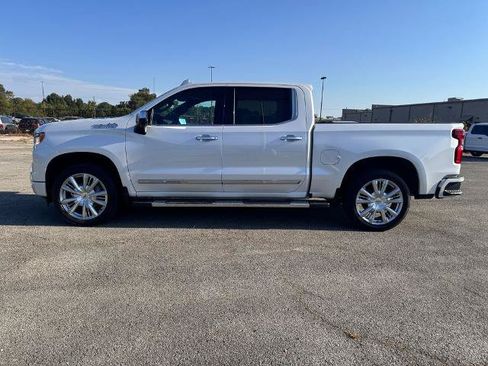 Used 2024 Chevrolet Silverado 1500 High Country w/ High Country Premium Package AWD/4WD image 4