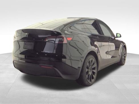 Used 2023 Tesla Model Y Long Range image 7