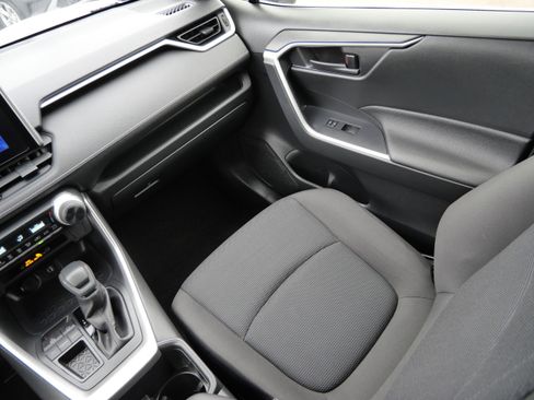 Used 2023 Toyota RAV4 LE image 11