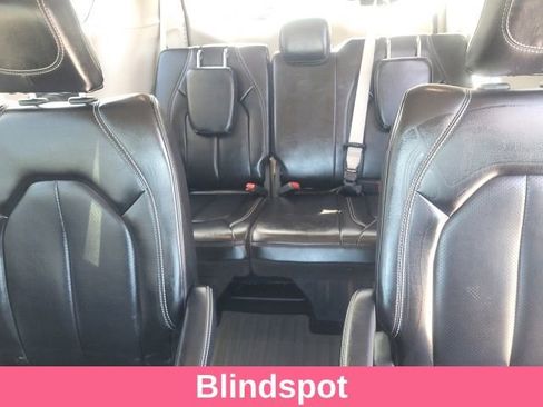Used 2023 Chrysler Pacifica Touring-L FWD image 8