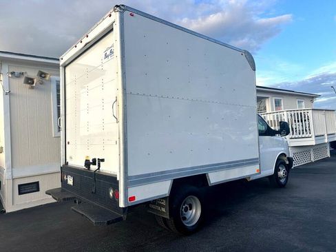 Used 2017 GMC Savana 3500 image 6