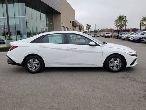 Used 2025 Hyundai Elantra SE FWD image 28