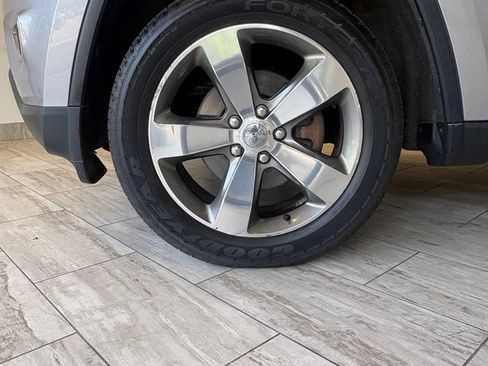Used 2018 Jeep Grand Cherokee Laredo AWD/4WD image 22