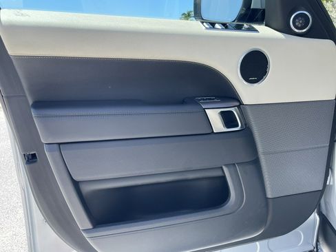 Used 2019 Land Rover Range Rover Sport HSE image 27